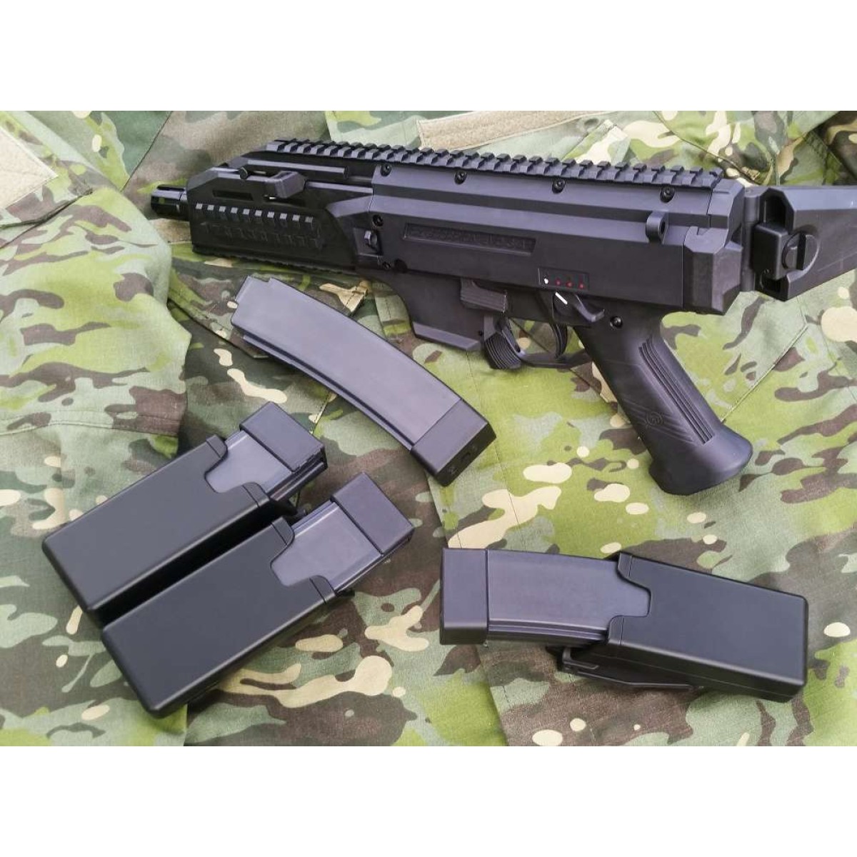 Samosvorné univerzálne puzdro na zásobník CZ Scorpion EVO / GP Stribog | MH-04-EVO – Obrázok 4